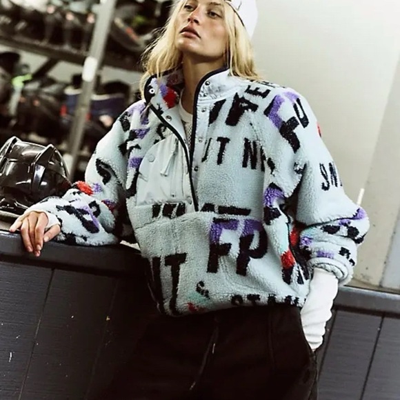 New Free People Hit The Slopes Printed Fleece Pullover Jacket Logo FP Movement - Picture 1 of 10